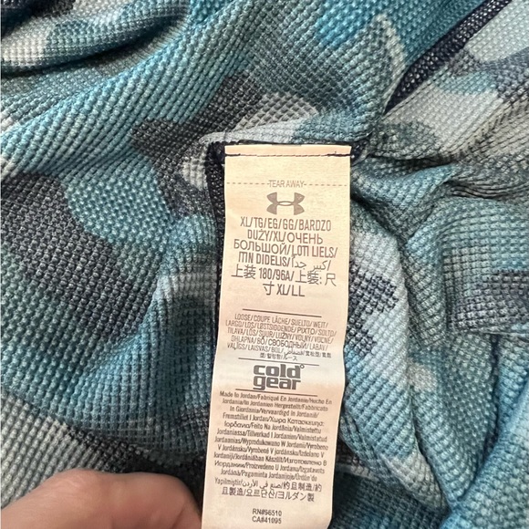 Under Armour Men’s Blue Camouflage Print Cold Gear Loose Fit Shirt - Picture 5 of 6